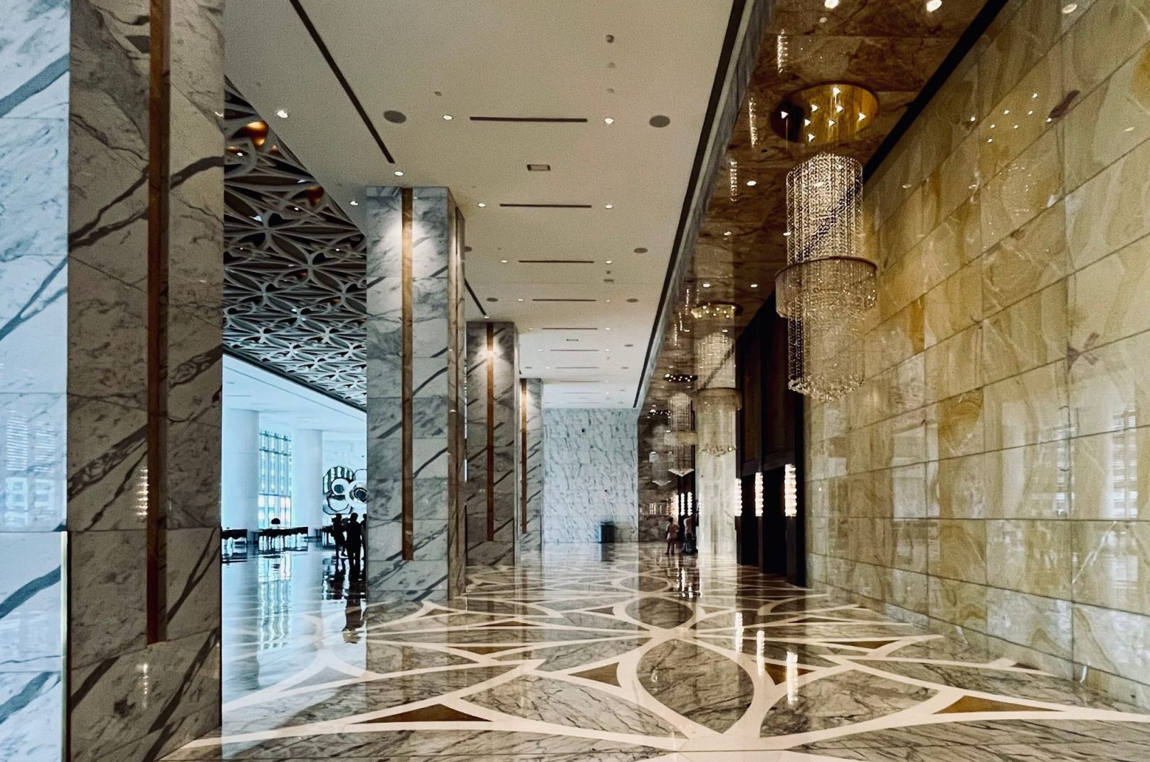 Otel Lobilerinde Mermer Silim ve Yenileme İşlemi Otel Lobilerinde Mermer Silim ve Yenileme İşlemi