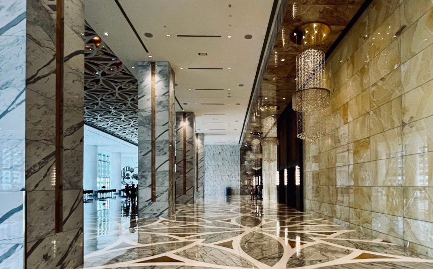 Otel Lobilerinde Mermer Silim ve Yenileme İşlemi Otel Lobilerinde Mermer Silim ve Yenileme İşlemi