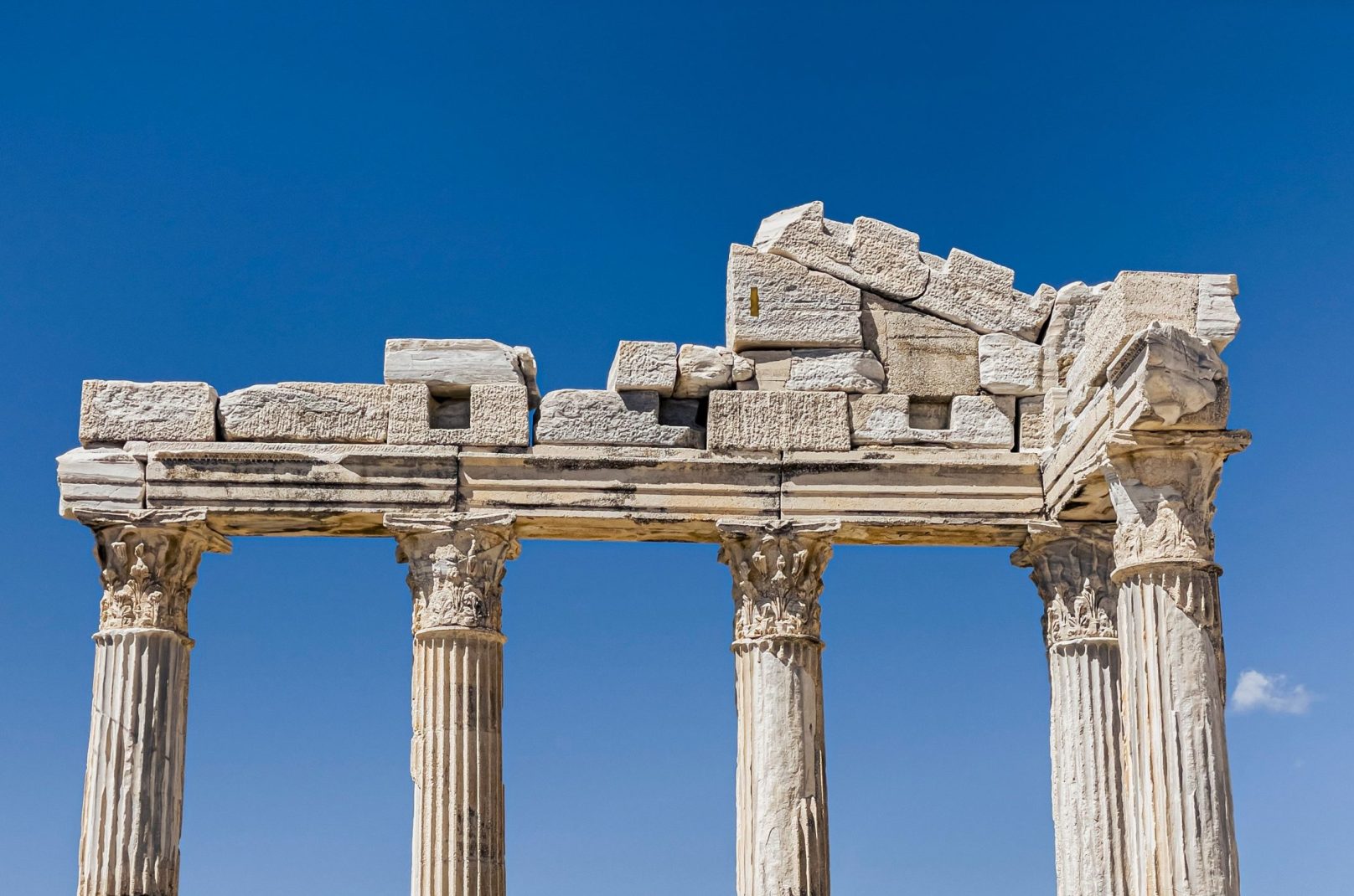 Antalya'da Mermer Kumlama: Tarihi Yapılarda Restorasyon Uygulamaları